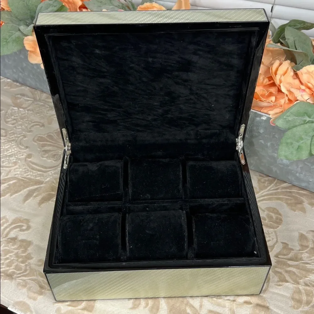 Watch storage box
